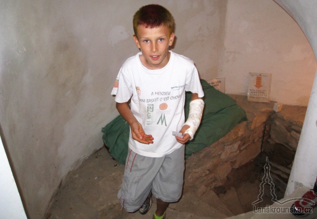 09 tento chlapec objevil poklad jako prvni.jpg